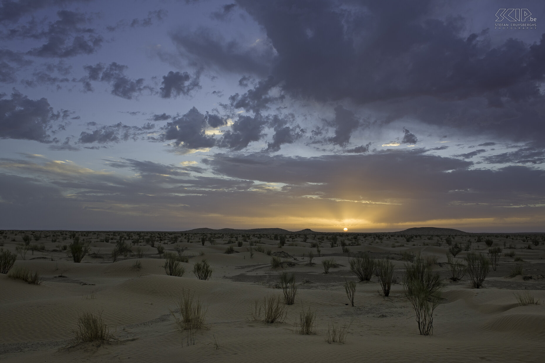 Sunrise in the Sahara desert  Stefan Cruysberghs